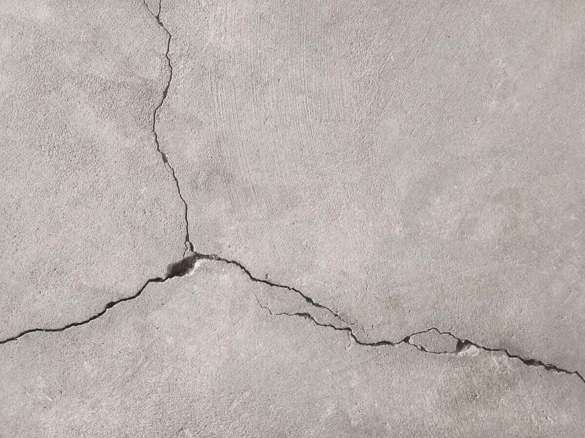 Types Of Cracks In Walls And How to Fix It?